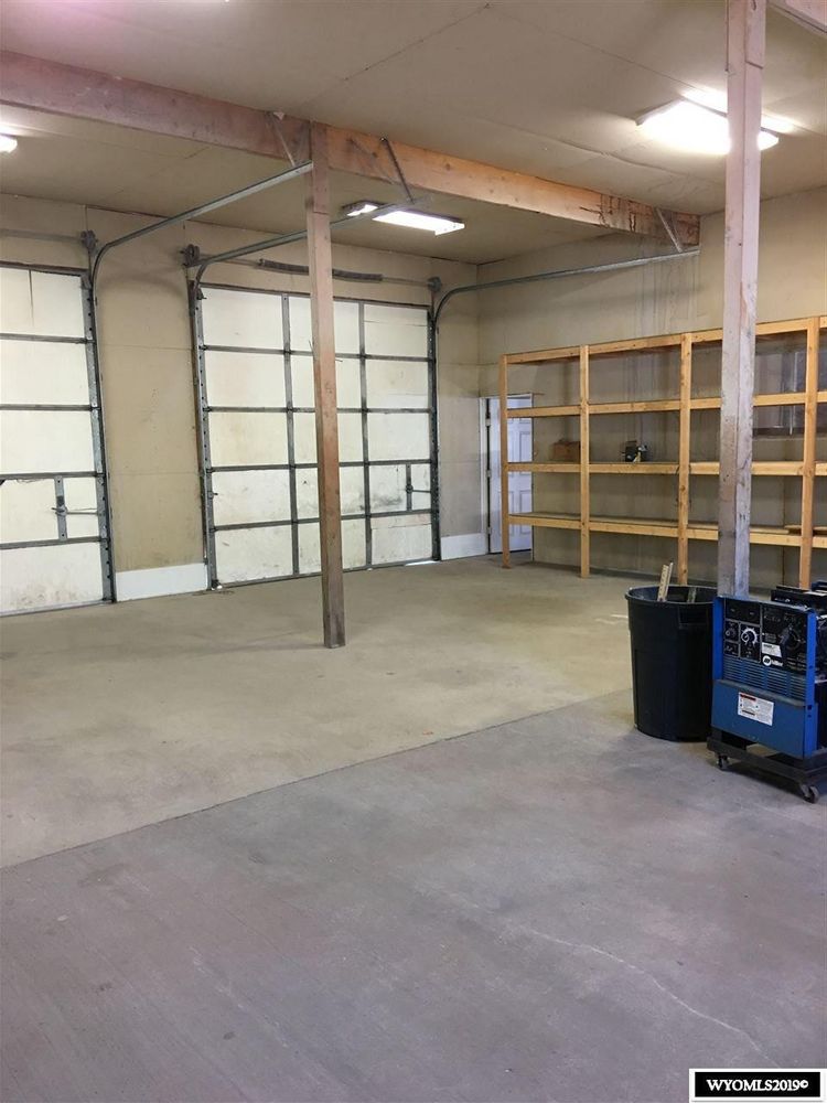 305 Lakeview Dr, Mills, WY 82604